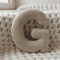 Litera, G Harfi, Yastık, Kırlent, Elyaf Dolgulu, Welsoft Kumaş, 40 Cm