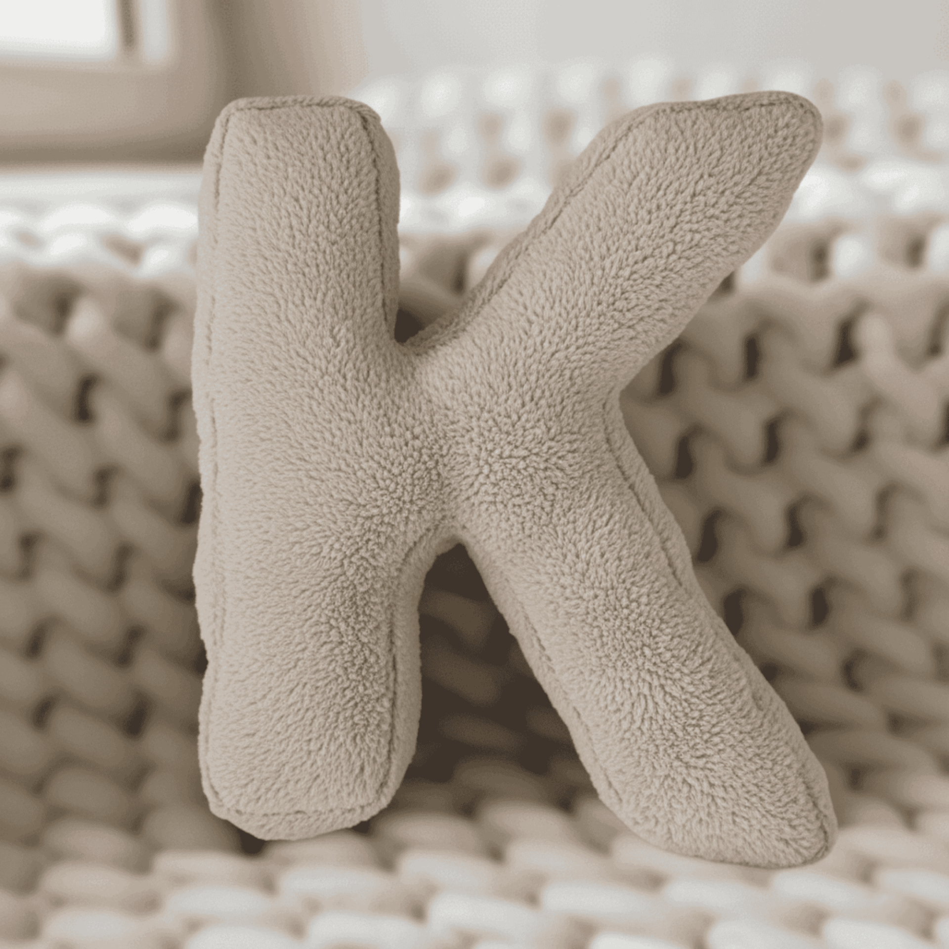 Litera, K Harfi, Yastık, Kırlent, Elyaf Dolgulu, Welsoft Kumaş, 40 Cm