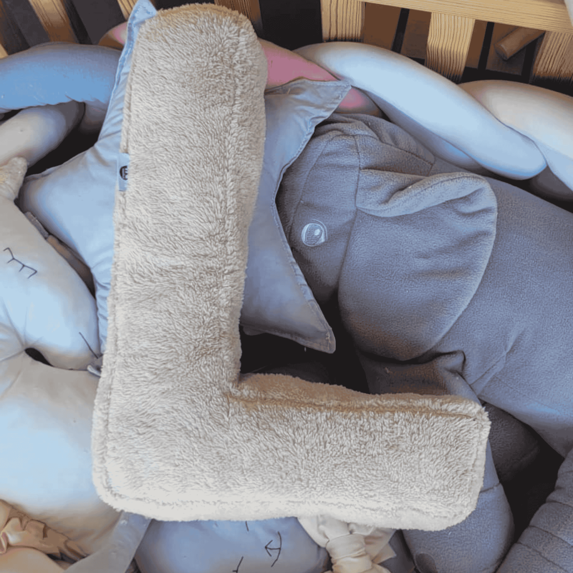 Litera, L Harfi, Yastık, Kırlent, Elyaf Dolgulu, Welsoft Kumaş, 40 Cm