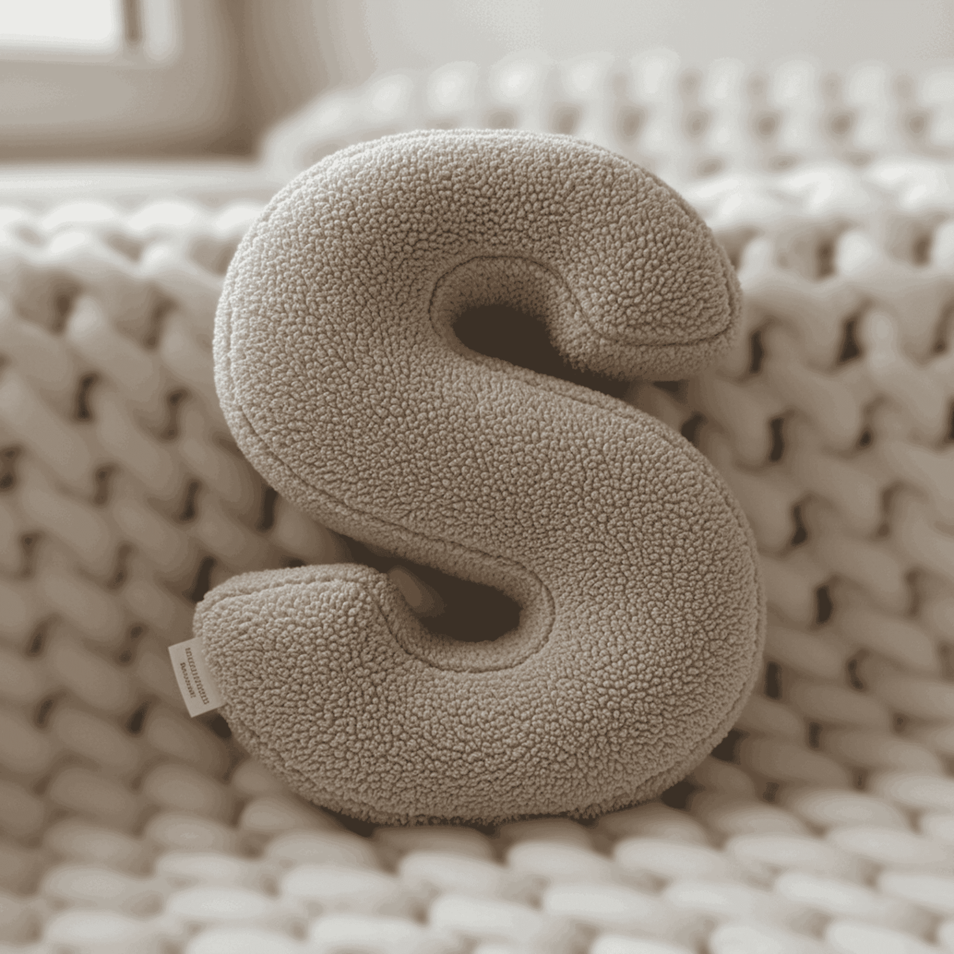 Litera, S Harfi, Yastık, Kırlent, Elyaf Dolgulu, Welsoft Kumaş, 40 Cm