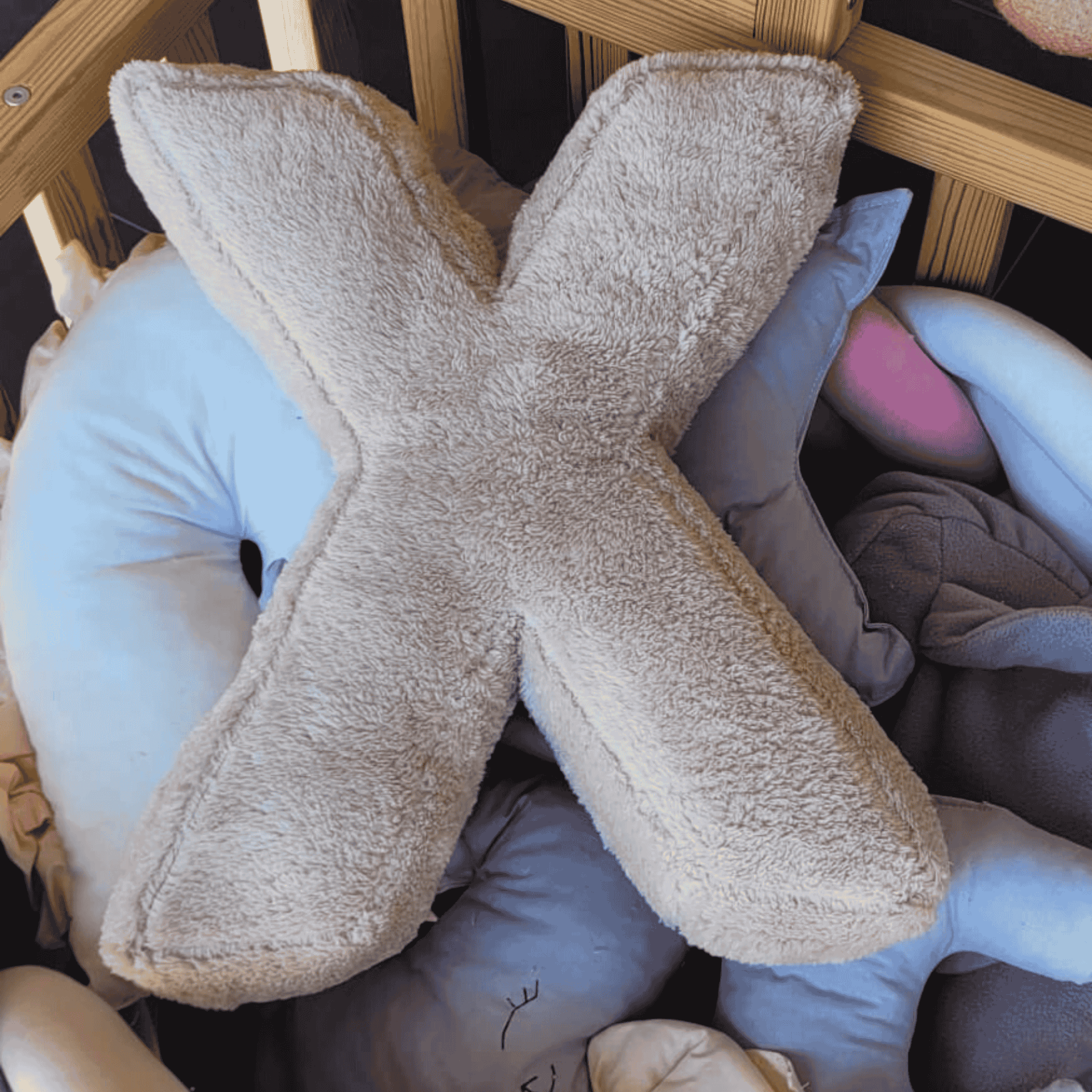 Litera, X Harfi, Yastık, Kırlent, Elyaf Dolgulu, Welsoft Kumaş, 40 Cm